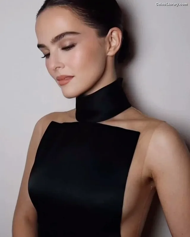 Zoey Deutch photo 13 of 1461