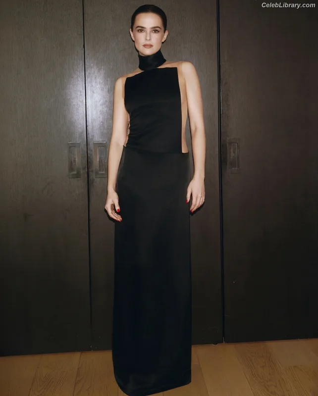 Zoey Deutch photo 17 of 1461