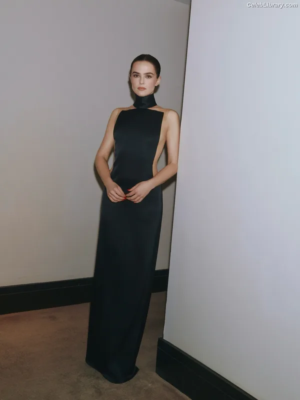 Zoey Deutch photo 21 of 1461