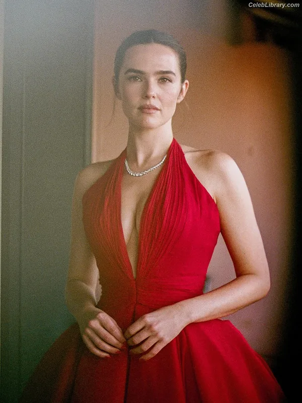 Zoey Deutch photo 23 of 1461