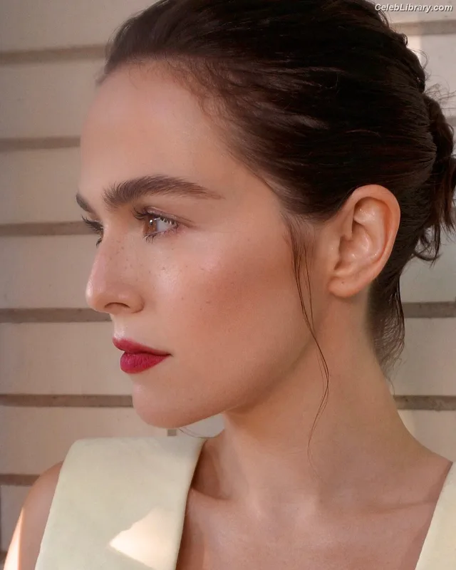 Zoey Deutch photo 8 of 1461