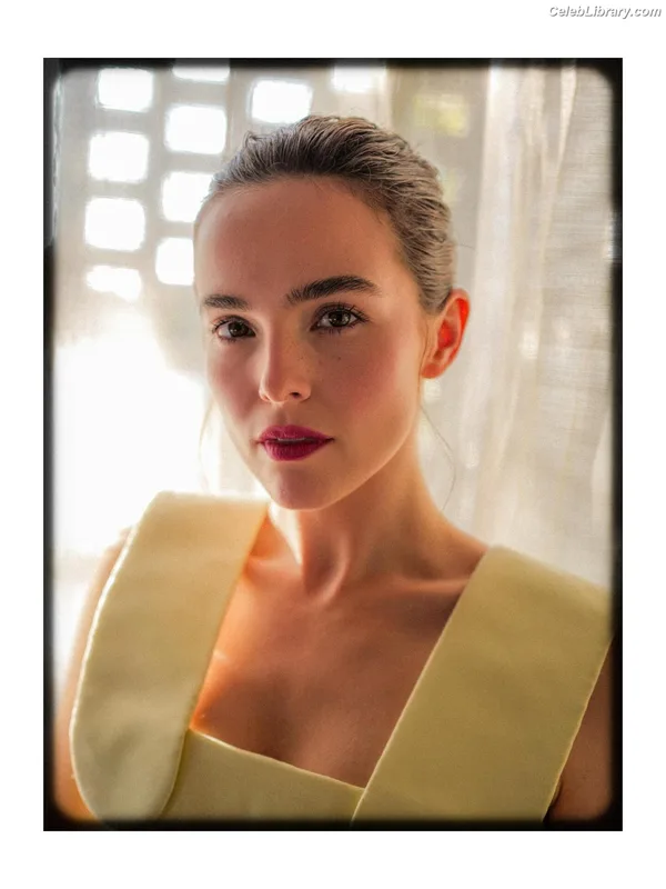 Zoey Deutch photo 14 of 1461