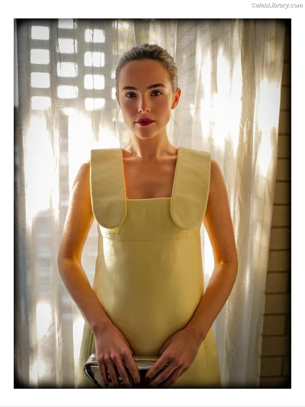 Zoey Deutch photo 15 of 1461