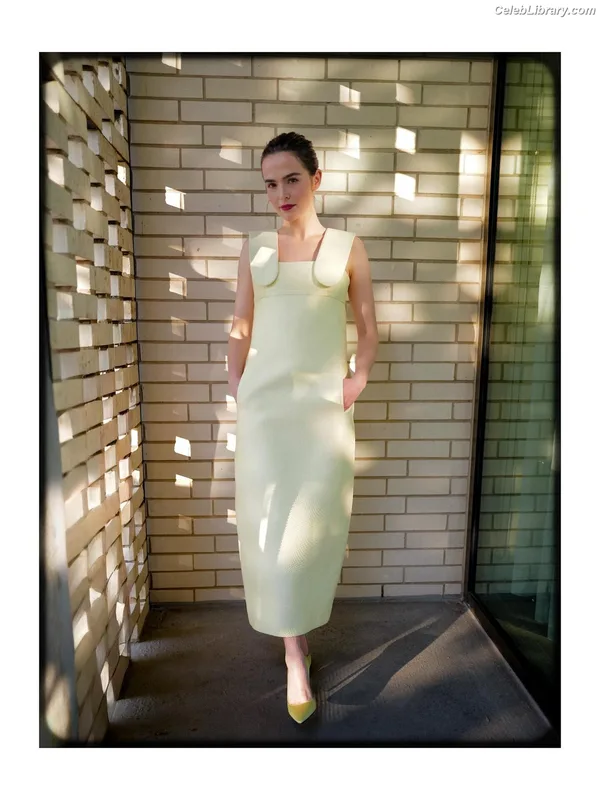 Zoey Deutch photo 17 of 1461