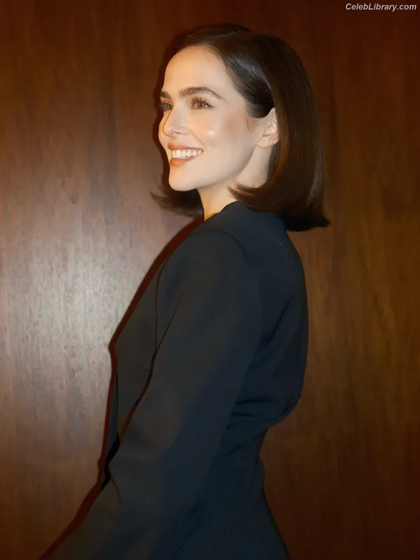 Zoey Deutch photo 20 of 1461