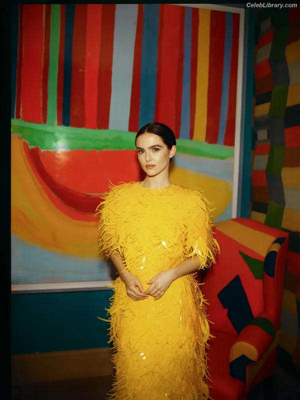 Zoey Deutch photo 6 of 1461