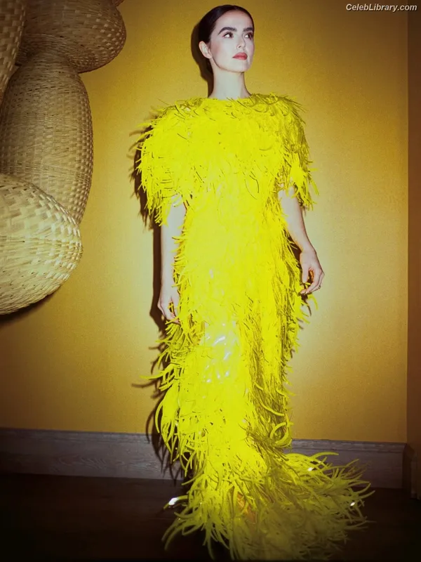 Zoey Deutch photo 10 of 1461