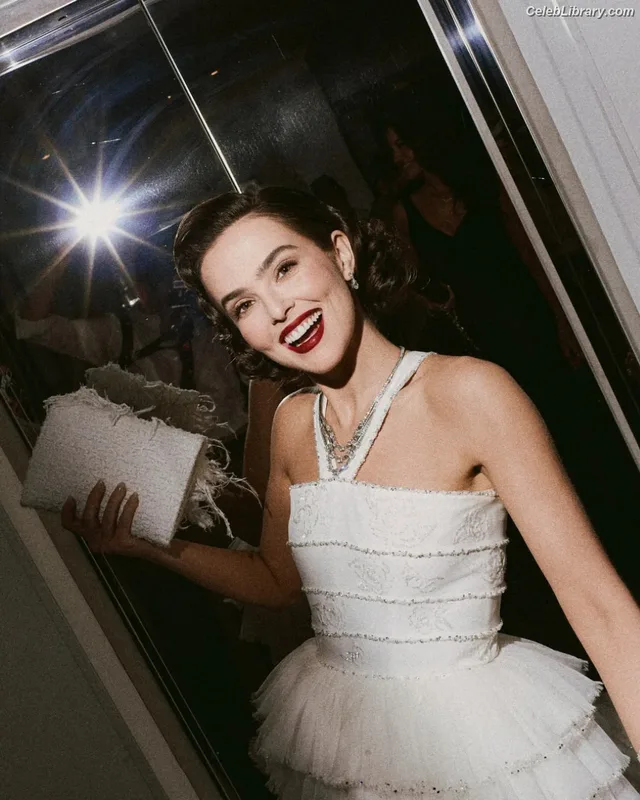 Zoey Deutch photo 18 of 1461
