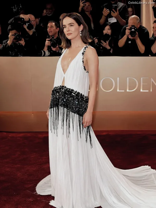 Zoey Deutch photo 4 of 1461
