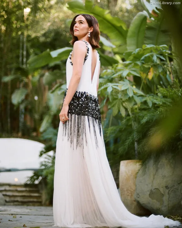 Zoey Deutch photo 6 of 1461