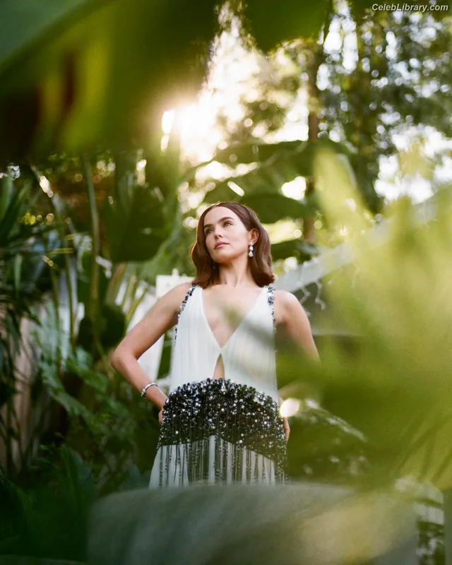 Zoey Deutch photo 15 of 1461