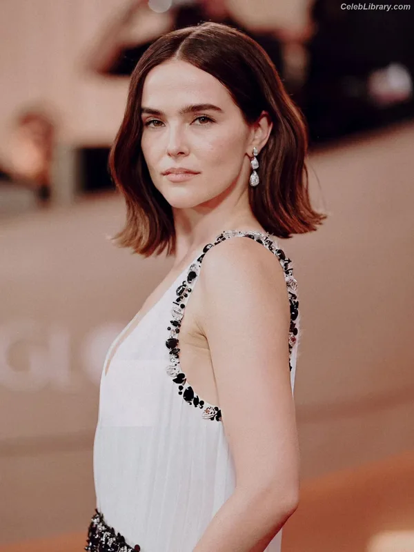 Zoey Deutch photo 1 of 1461