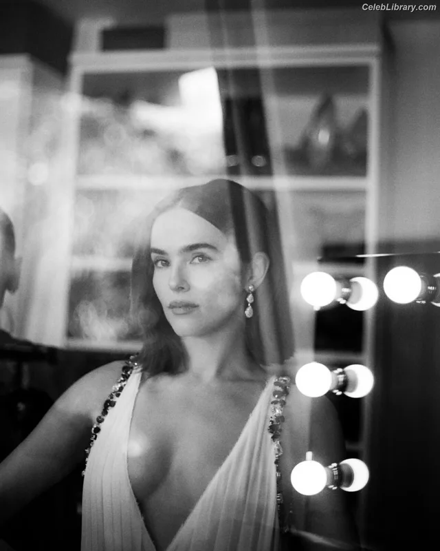 Zoey Deutch photo 9 of 1461