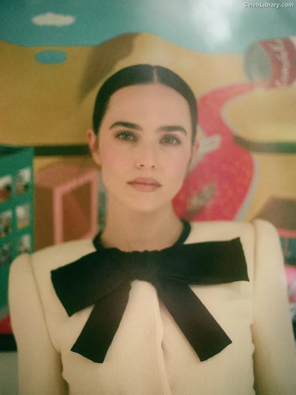 Zoey Deutch photo 16 of 1461