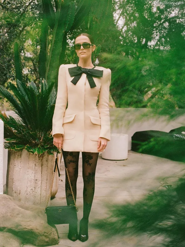 Zoey Deutch photo 18 of 1461