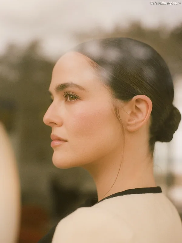 Zoey Deutch photo 19 of 1461