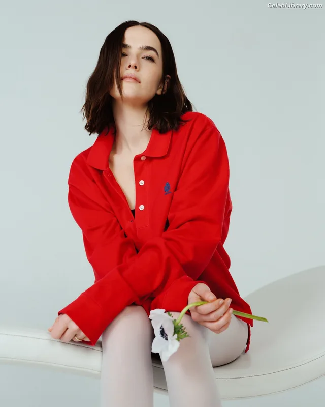 Zoey Deutch photo 11 of 1461