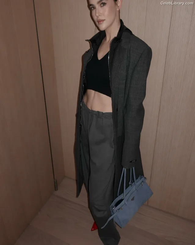 Zoey Deutch photo 12 of 1461