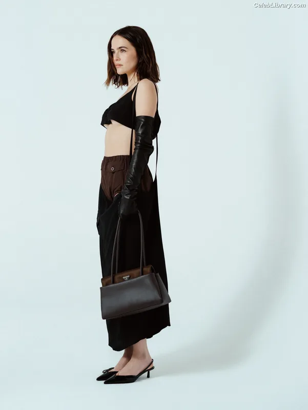 Zoey Deutch photo 15 of 1461