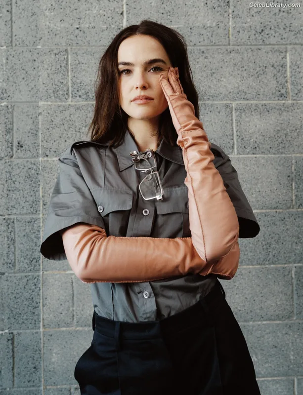 Zoey Deutch photo 22 of 1461