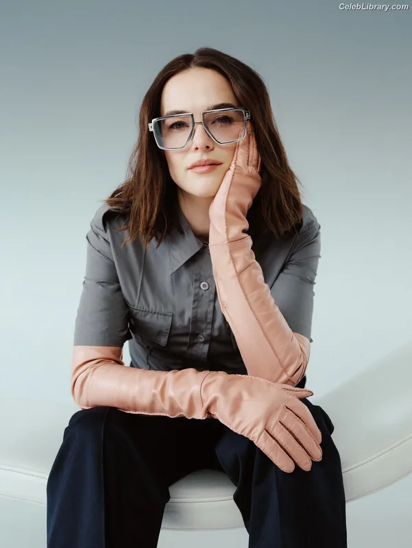 Zoey Deutch photo 24 of 1461