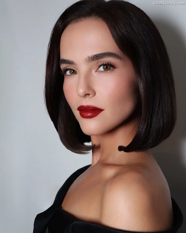 Zoey Deutch photo 2 of 1461