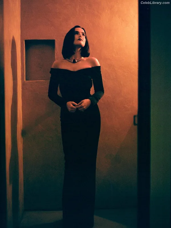 Zoey Deutch photo 6 of 1461