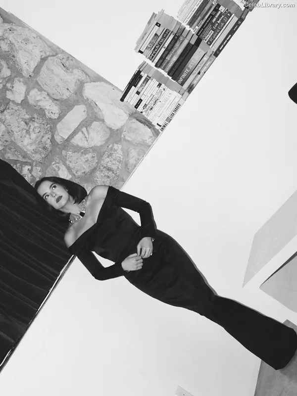 Zoey Deutch photo 7 of 1461