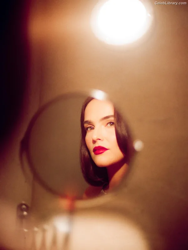 Zoey Deutch photo 8 of 1461