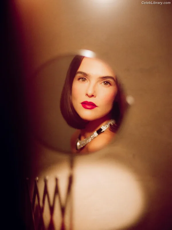 Zoey Deutch photo 9 of 1461