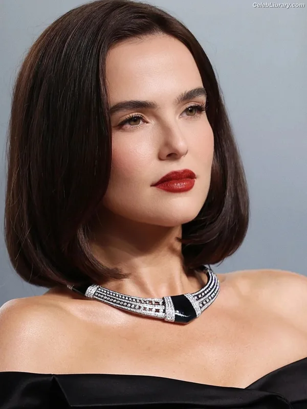 Zoey Deutch photo 18 of 1461