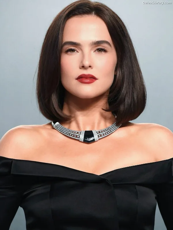 Zoey Deutch photo 19 of 1461