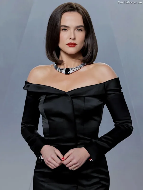 Zoey Deutch photo 20 of 1461