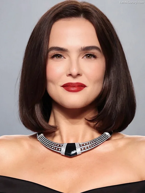 Zoey Deutch photo 21 of 1461