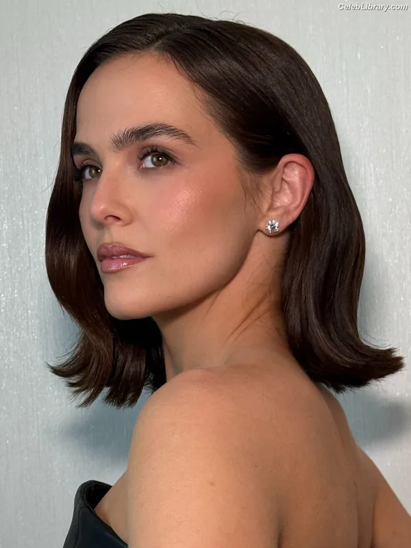 Zoey Deutch photo 4 of 1461