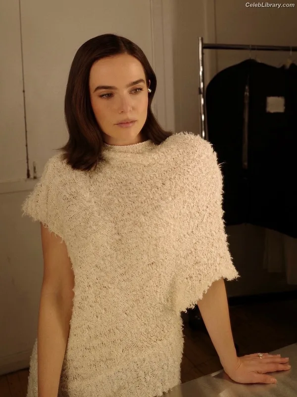 Zoey Deutch photo 9 of 1461