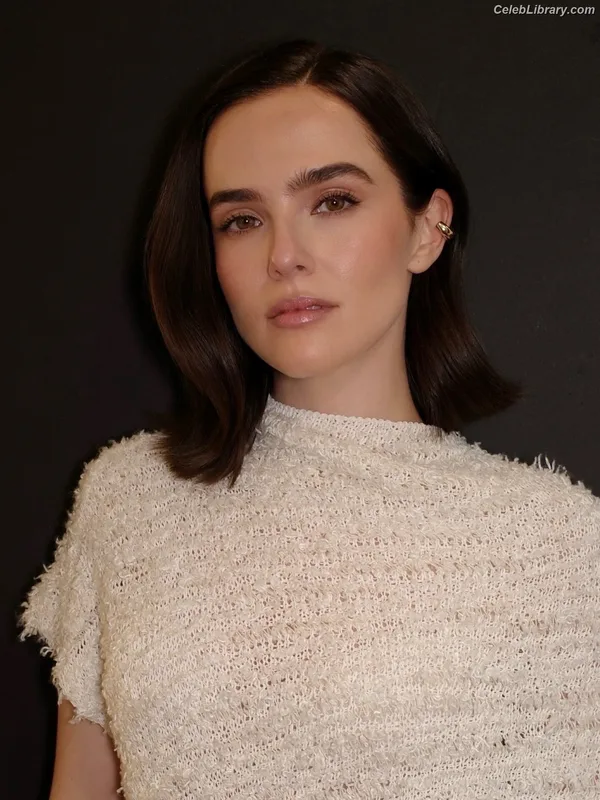 Zoey Deutch photo 10 of 1461
