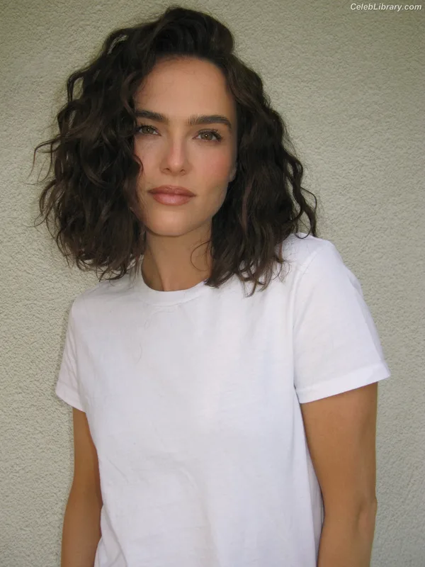 Zoey Deutch photo 17 of 1461