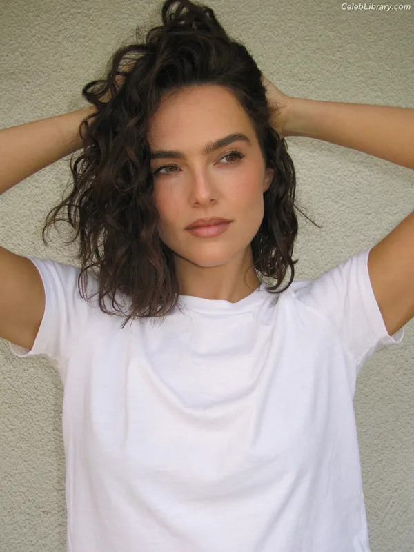 Zoey Deutch photo 18 of 1461