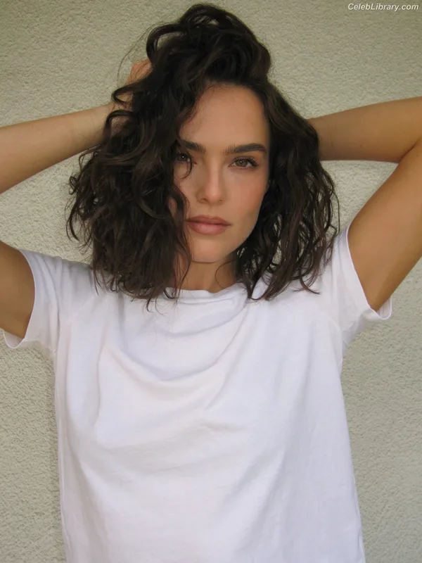 Zoey Deutch photo 19 of 1461