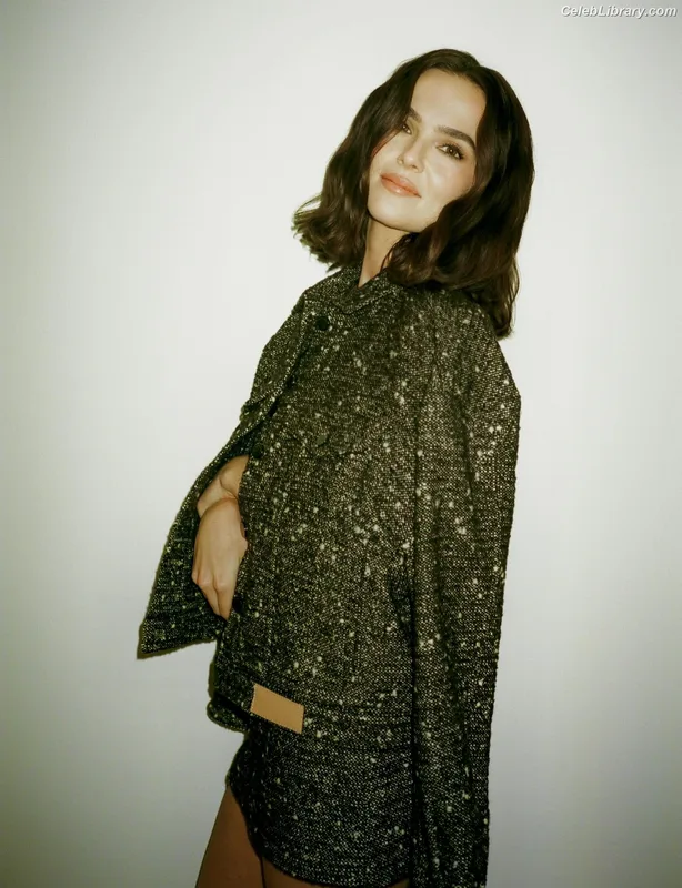 Zoey Deutch photo 24 of 1461
