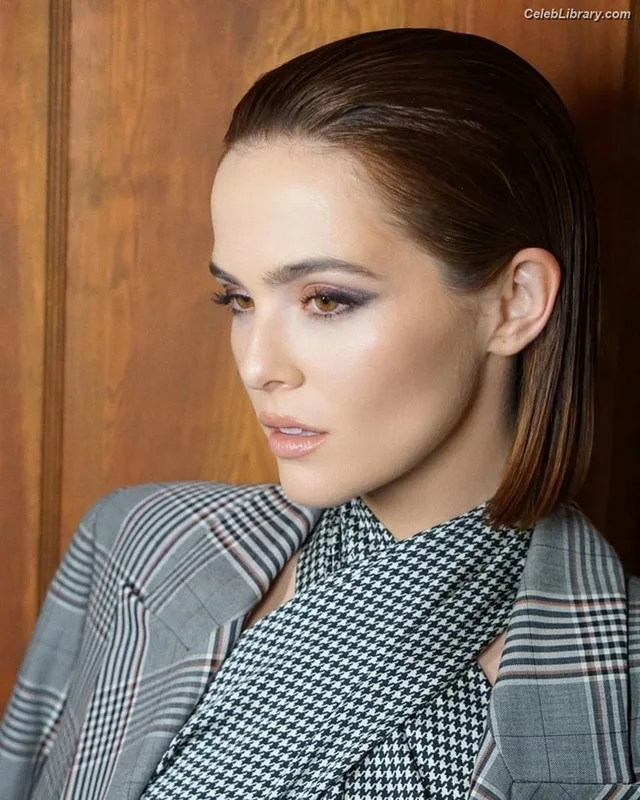 Zoey Deutch photo 2 of 1461