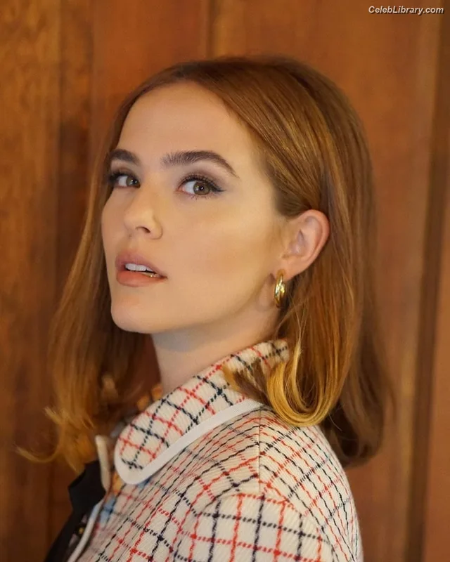 Zoey Deutch photo 5 of 1461