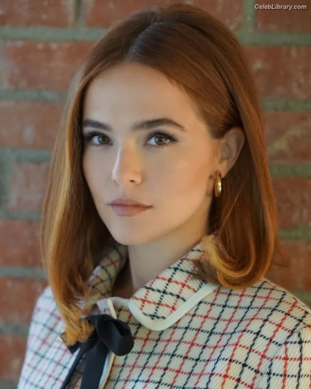 Zoey Deutch photo 6 of 1461