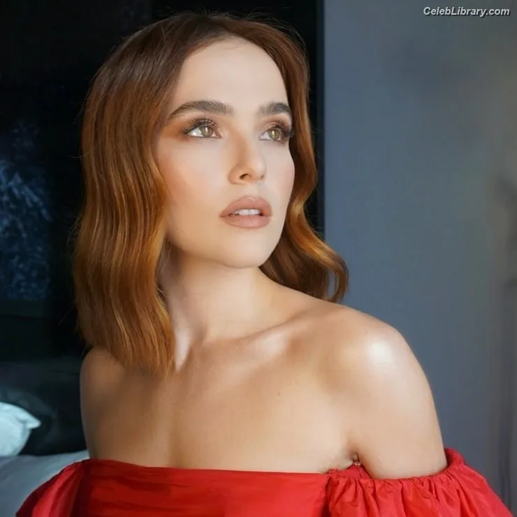 Zoey Deutch photo 7 of 1461