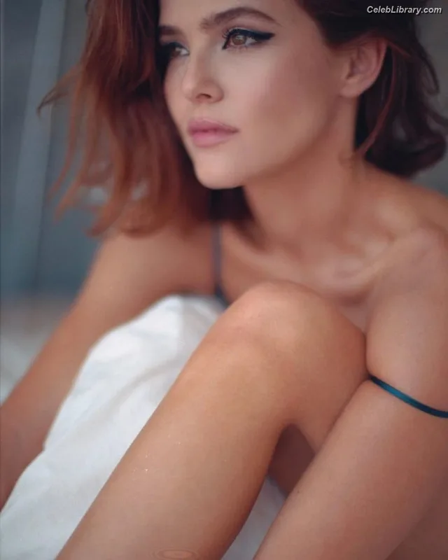 Zoey Deutch photo 12 of 1461