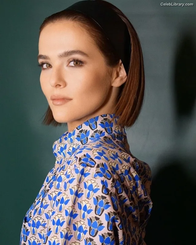 Zoey Deutch photo 14 of 1461
