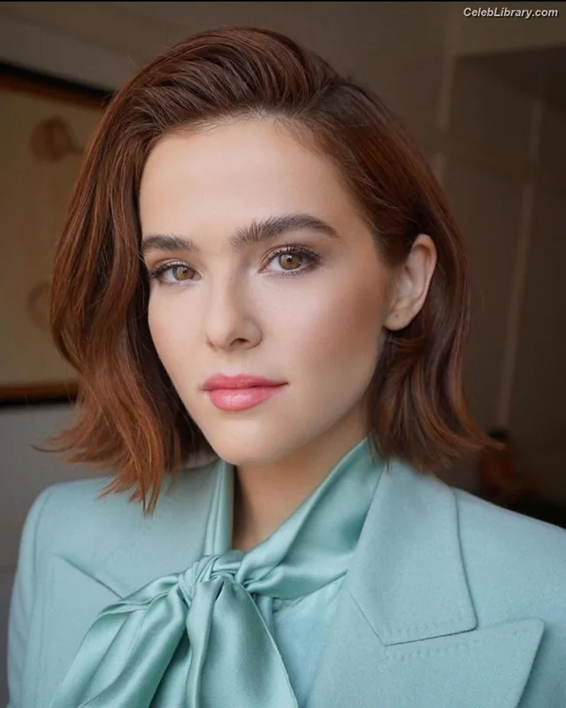 Zoey Deutch photo 16 of 1461