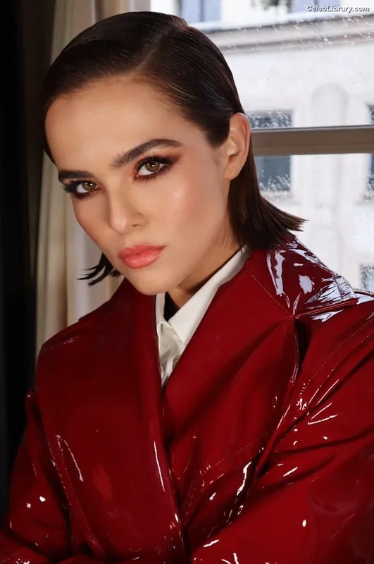 Zoey Deutch photo 17 of 1461