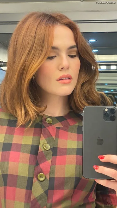 Zoey Deutch photo 18 of 1461